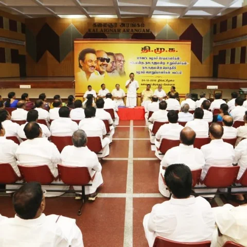 `நீங்கள் இதைச் செய்தால், நாங்கள் அதைச் செய்வோம்!'- டெல்லி சிக்னலுக்காகக் காத்திருக்கும் ஸ்டாலின்
