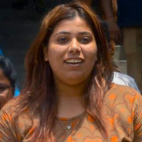 `சிறையில் மோசமா நடந்தாங்க; டாய்லெட்டில் தண்ணீரில்லை!' - மம்தா குறித்து மீம் போட்ட பா.ஜ.க நிர்வாகி