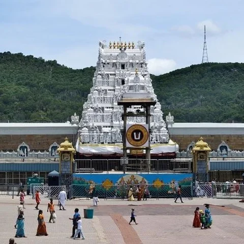 பெருமாளுக்கு முதன்முதலில் முடிகாணிக்கை செலுத்தியது யார் தெரியுமா? #Tirupati