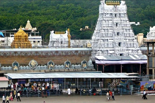 பெருமாளுக்கு முதன்முதலில் முடிகாணிக்கை செலுத்தியது யார் தெரியுமா? #Tirupati