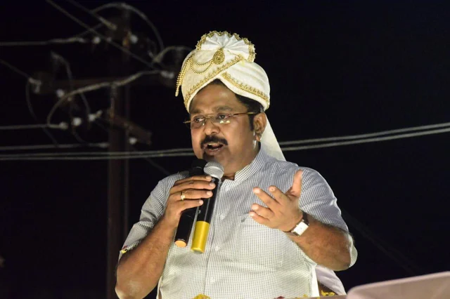 `ஆர்.கே.நகரில் காலி செய்தோம்; ஓட்டப்பிடாரத்தில் எப்படி உதவுவோம்!'- ஈ.பி.எஸ்ஸுக்கு டி.டி.வி பதில்