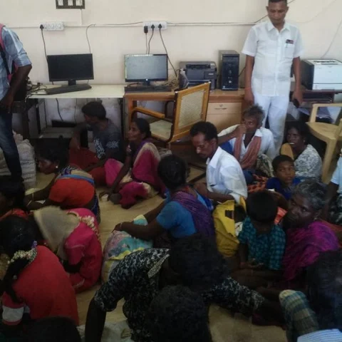 ``சிகிச்சைக்குக்கூட அனுமதிக்கல!” - கொத்தடிமை கொடுமையில் இருந்து மீட்கப்பட்ட பெண் கண்ணீர்