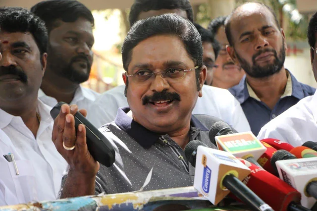 `பதுங்கிப் பாயவேண்டிய நேரமிது!’ - தினகரனுக்கு சசிகலா கொடுத்த அட்வைஸ்!