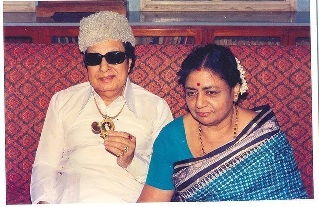 `` `ஜானு... அம்மு வீட்டுக்கு வருது; ஸ்பெஷல் சமையல் செய்!'னு சொன்ன எம்.ஜி.ஆர்!" - விஜயகுமாரி