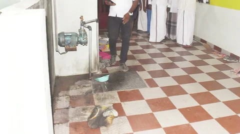 பெட்ரோல் குண்டு வீசப்பட்ட இடம்