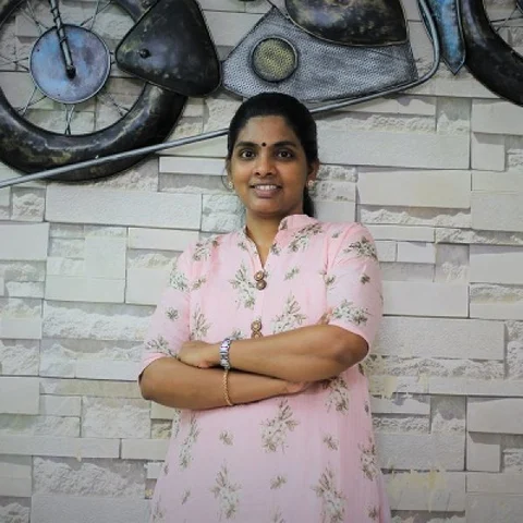 மன அழுத்தம் முதல் வாட்ஸ்அப் பிசினஸ் புதுமை வரை... `யுனிக் த்ரெட்ஸ்’ ஷண்முகப்ரியா
