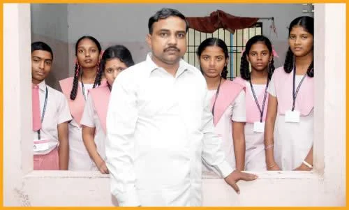 ``அரசுப் பள்ளியில் ஆசிரியர் பற்றாக்குறை இருக்கிறது; இந்தி தேவையா?!'' - பிரின்ஸ் கஜேந்திரபாபு