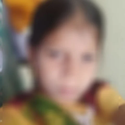 `மயங்கிக் கிடந்த மகளை 3 மணி நேரமாக பள்ளியில கிடத்தி வெச்சுருக்காங்க!'- மாணவியை இழந்த தாய் கதறல்