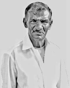 காலில் விழுந்து மன்றாடிய அம்மா; நூறு முறை சிறை! - பெட்டிக்கடைக்காரரின் வாழ்க்கைப் பாடம் #MyVikatan