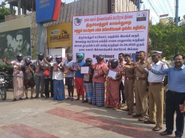 ``பெட்ரோலுக்கு ஹெல்மெட் கட்டாயம்!” - அமலுக்கு வந்த `விபத்தில்லா திருச்செந்தூர்’ திட்டம்