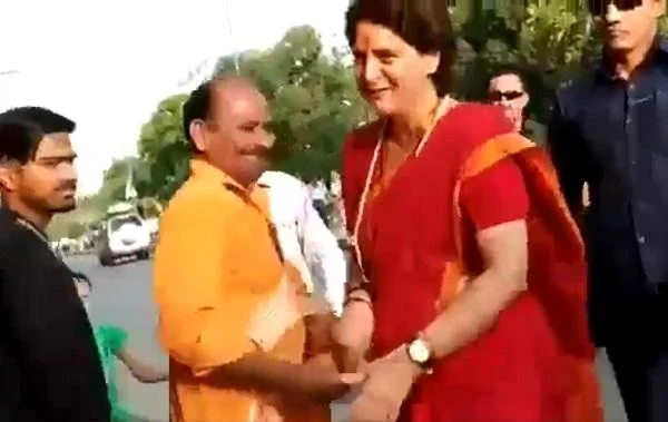 மோடிக்கு ஆதரவாகக் கோஷமிட்ட பா.ஜ.க தொண்டர்கள்! - கைகுலுக்கி வாழ்த்துக் கூறிய பிரியங்கா