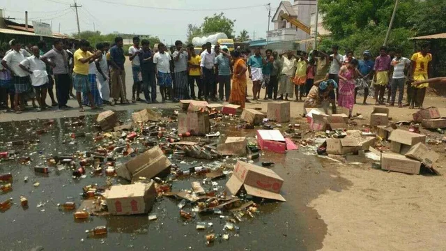 `எங்க தாலியைக் காப்பாத்துங்க!'- டாஸ்மாக்கை அகற்ற கலெக்டரிடம் பெண்கள் கண்ணீர்