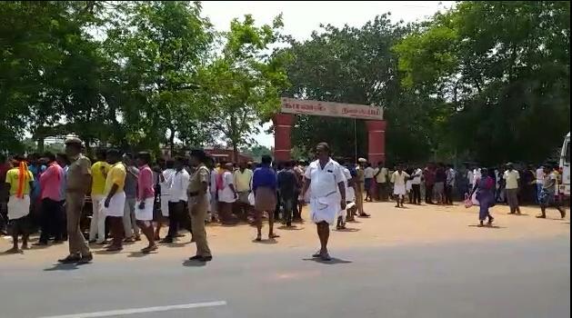 டிக்-டாக்கில் அ.தி.மு.க, பா.ம.க-வை விமர்சித்த வி.சி.க பொருளாளர்! - வலைவீசும் போலீஸ்