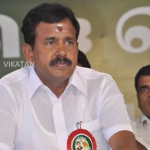 `சாதாரணத் தொண்டனாக அ.தி.மு.க-வில் தொடர்வேன்!' - `தோப்பு' வெங்கடாச்சலம்