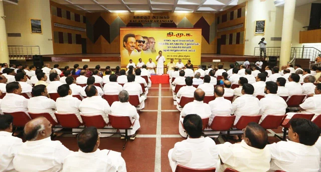 `நீங்கள் இதைச் செய்தால், நாங்கள் அதைச் செய்வோம்!'- டெல்லி சிக்னலுக்காகக் காத்திருக்கும் ஸ்டாலின்