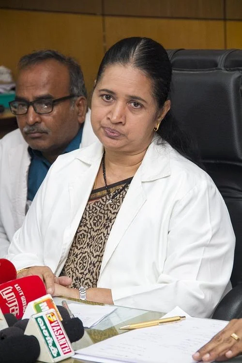 `நம்பிக்கையிழந்தேன்; அரசு டாக்டர்கள் காப்பாற்றினர்!'- பக்கவாதத்திலிருந்து மீண்ட பாப்பா ஆனந்தக் கண்ணீர்