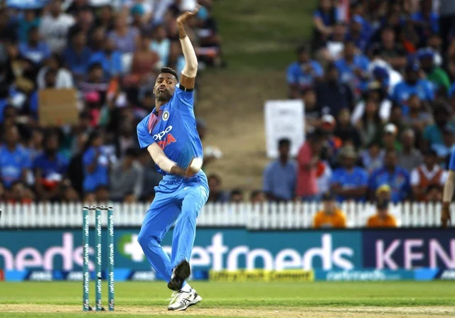 `ரியல் கேப்டன் தோனி; பாண்ட்யா; வேகப்பந்துவீச்சாளர் பிரச்னை!' - ரெய்னா லாஜிக் #CWC2019