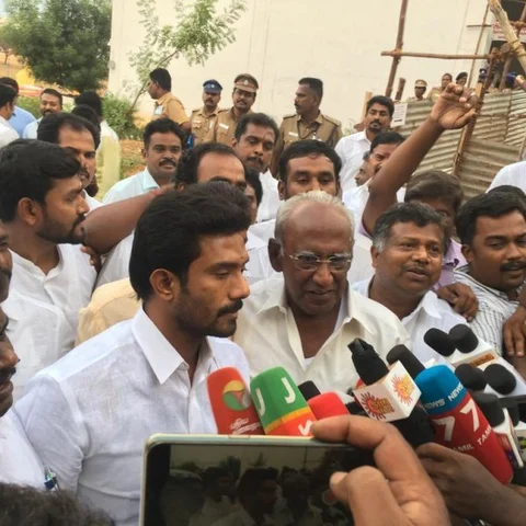 ``இந்த வெற்றியை ஜெயலலிதாவுக்கு காணிக்கையாக்குகிறேன்!” - எம்.பி ஆனார் ரவீந்திரநாத்குமார்
