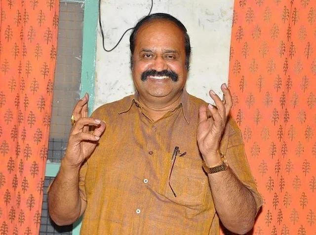 `ராஜன் செல்லப்பா பேசியதே திட்டமிட்ட நாடகம்தான்!' - சசிகலா வருகையை விவரிக்கும் புகழேந்தி