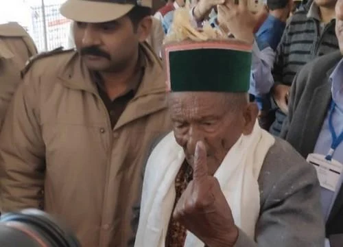 '102 வயது, 17 நாடாளுமன்ற, 14 சட்டமன்றத் தேர்தல்களில் வாக்குப்பதிவு! - அசத்தல் முதியவர்