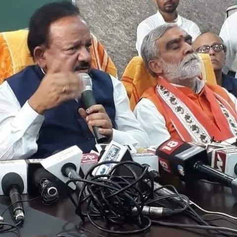 `பீகார் குழந்தைகள் உயிரிழப்பு விவகாரம் தொடர்பான பிரஸ்மீட்டில் தூங்கிவழிந்தேனா?!' - சர்ச்சையில் மத்திய அமைச்சர்