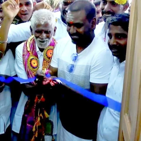சமூக சேவகர் `515 கணேசன்'-க்கு புது வீடு - நேரடியாக வந்து நெகிழ வைத்த ராகவா லாரன்ஸ்