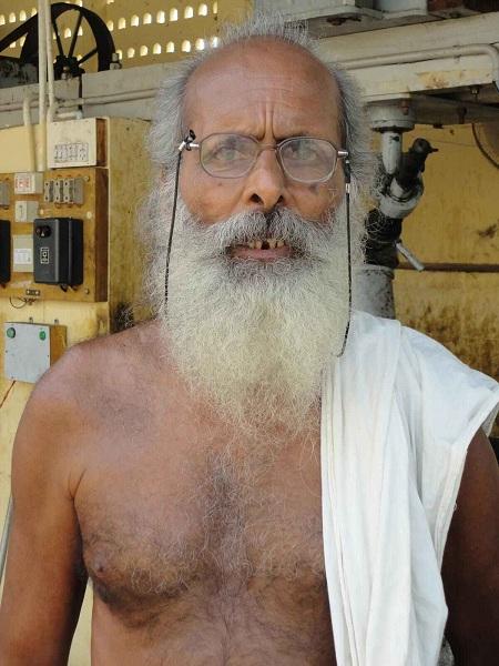 செல்லும் இடமெல்லாம் விதைகளைத் தூவும் `சட்டை அணியா சாமியப்பன்’! #MyVikatan