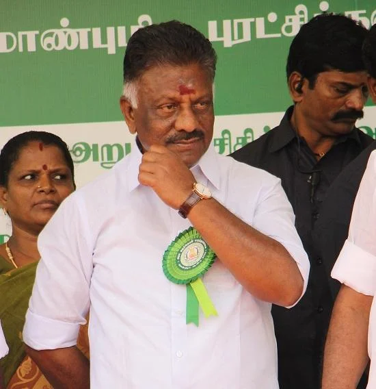 `15 நாள்தான் கெடு...!' - கொதிப்பில் ஓ.பி.எஸ்