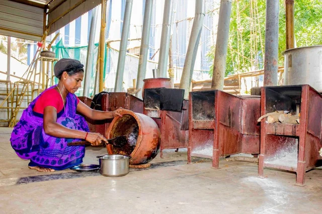 ஊறுகாய்கூட காசுதான்... பாரம்பர்யத்தை மீட்டெடுக்கும் தஞ்சை உணவகம்!