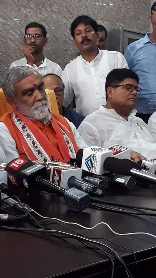 `பீகார் குழந்தைகள் உயிரிழப்பு விவகாரம் தொடர்பான பிரஸ்மீட்டில் தூங்கிவழிந்தேனா?!' - சர்ச்சையில் மத்திய அமைச்சர்