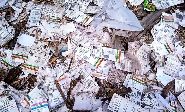 ஆற்றங்கரையில் கிடந்த சிதறிக்கிடந்த ஆதார் அட்டைகள்! - திருத்துறைப்பூண்டி அதிர்ச்சி