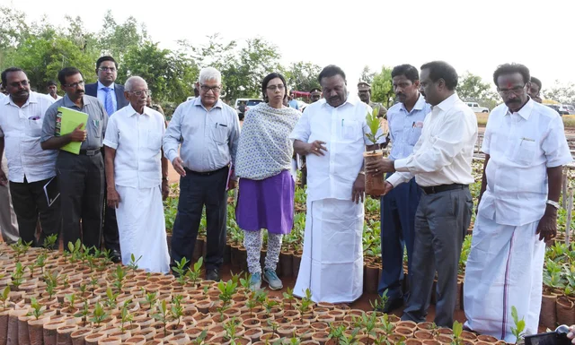 ``சசிகலாவுக்கும், தினகரனுக்கும் அ.தி.மு.க-வில் இடமில்லை!” - திண்டுக்கல் சீனிவாசன் உறுதி