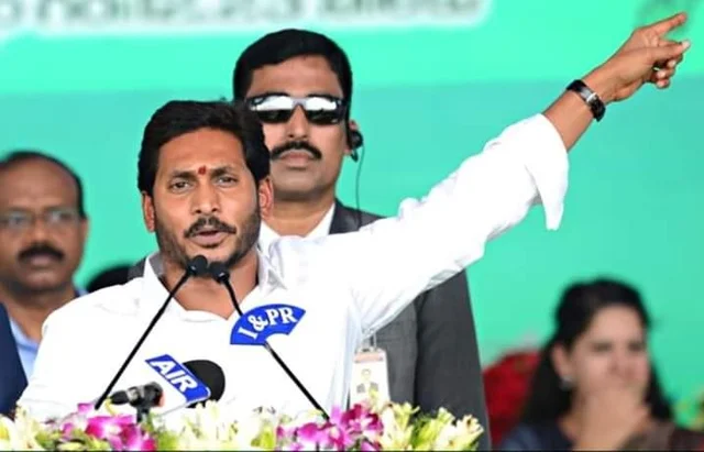 இந்திய வரலாற்றில் இது முதன்முறை! - திரும்பி பார்க்க வைத்த ஜெகன்மோகன் ரெட்டி
