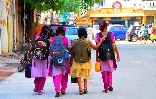 `நோ ஸ்கூல் பேக்; முதியோர் பென்ஷன்; மதுவிலக்கு’ - மாஸ் காட்டும் ஜெகன்மோகன் ரெட்டி!
