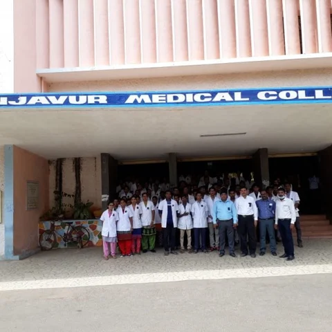 ` போக்ஸோ சட்டத்தில் இருப்பதுபோல பாதுகாப்பு!' - தமிழகத்திலும் களமிறங்கிய 60,000 மருத்துவர்கள்