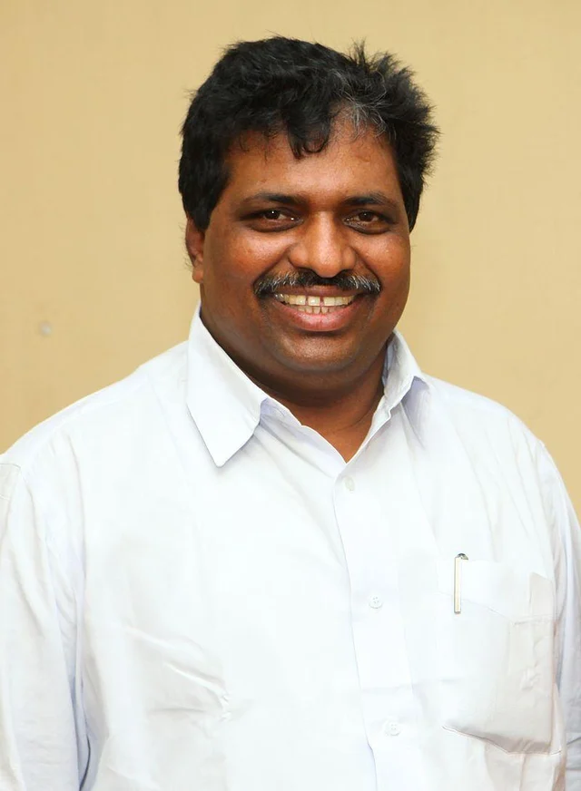 இந்தியில் பதவிப் பிரமாணம்... எம்.பி-யைக் கடிந்துகொண்ட சோனியா காந்தி!