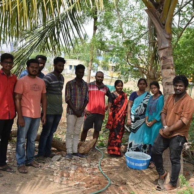 `விலங்குகளுக்கும் தாகம் எடுக்கும்ல!’ - மன்னார்குடி பெண்ணின் புதுமுயற்சி #MyVikatan