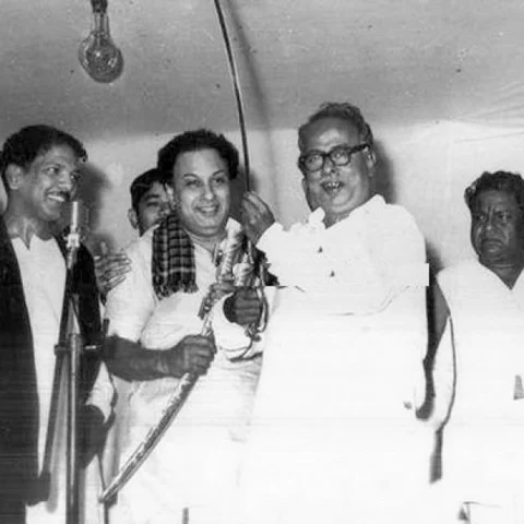 ``அ.தி.மு.க-வை எம்.ஜி.ஆர் ஆரம்பித்தது நல்லது... சொன்னவர் கருணாநிதி!'' - வியந்த வைரமுத்து