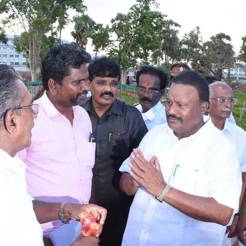 ``சசிகலாவுக்கும், தினகரனுக்கும் அ.தி.மு.க-வில் இடமில்லை!” - திண்டுக்கல் சீனிவாசன் உறுதி