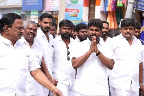 `வலி வரும்போதுதான் மற்றவர்களுக்குப் புரிகிறது!' - சசிகலாவை முன்னிறுத்தும் அ.தி.மு.க எம்.எல்.ஏ-க்கள்