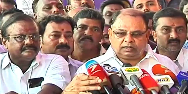 `அ.தி.மு.க-வில் இருக்கும் ஸ்லீப்பர் செல் யார்?' - போட்டுடைத்த வெற்றிவேல்