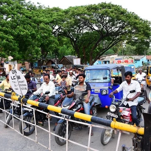``தேர்தல் முடிஞ்சதும் செய்யறோம்!" - வருடக்கணக்கில் கிடப்பில் உள்ள சுரங்கப்பாதை... பின்னணியில் அமைச்சரா?