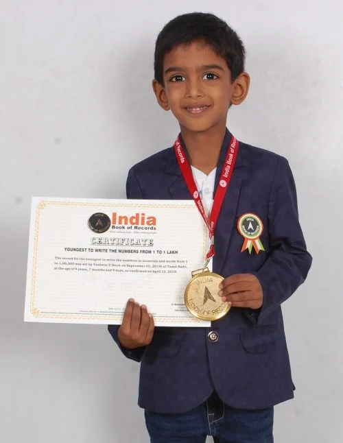 `கின்னஸ் சாதனை படைப்பேன்!' - இளம்வயதில் ஒன்று முதல் ஒரு லட்சம் வரை எழுதி சாதித்த 4 வயது மாணவர்