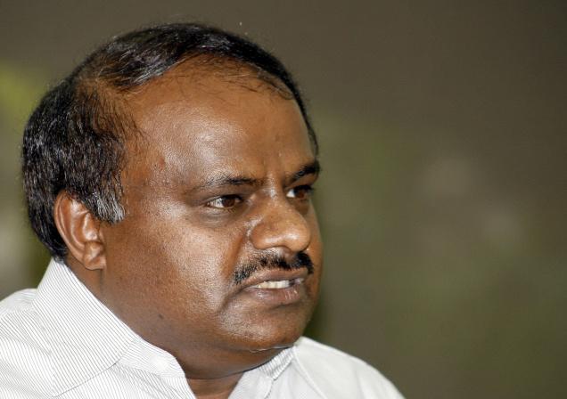 கண்ணி வைத்துக் காத்திருக்கும் எடியூரப்பா... கர்நாடகாவிலும் அவுட்டாகிறது காங்கிரஸ்!