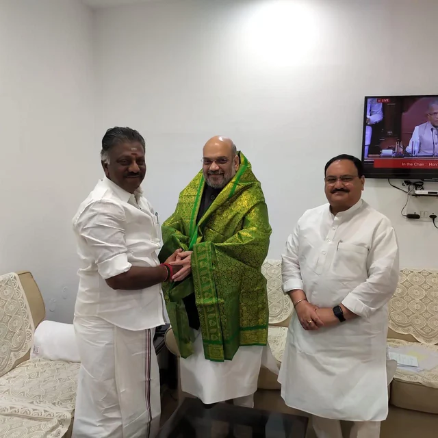 அமித்ஷா - ஓ.பி.எஸ்
