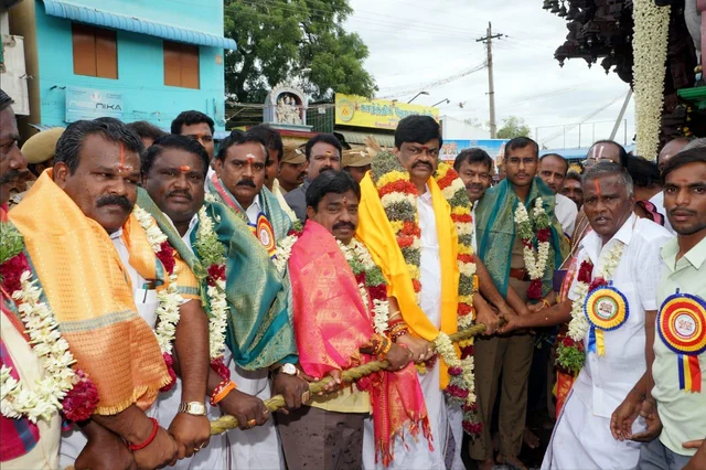 `செய்தியாளர்கள் யாரையும் காணோம்!' - ஆளுங்கட்சி சேனல் கேமராவை உடைத்த அமைச்சர்?