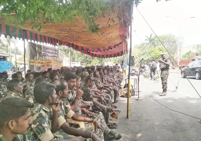 வன வேட்டை தடுப்புக் காவலர்கள்