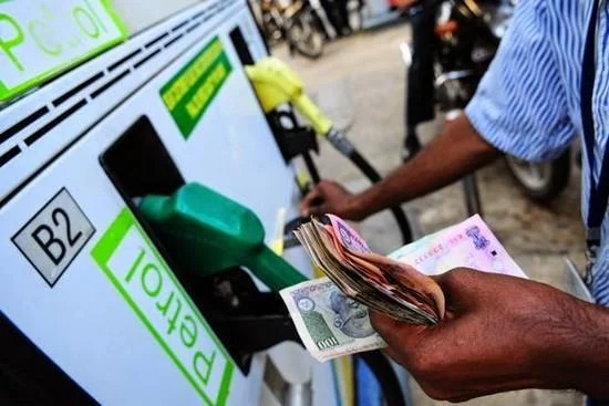 சூப்பர்மார்க்கெட்டிலும் இனி பெட்ரோல், டீசல் வாங்கலாம்!