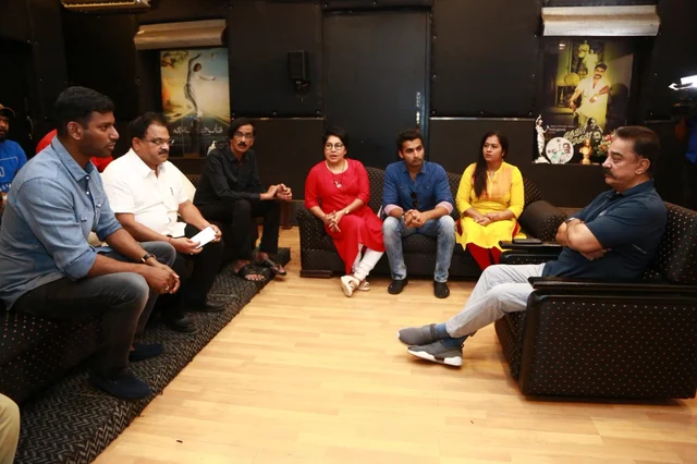 vikatan%2F2019-07%2F131a449e-e425-48e0-abc7-977a1d33ceac%2Fpandavar_ani_ vikatan%2F2019-07%2F131a449e-e425-48e0-abc7-977a1d33ceac%2Fpandavar_ani_ நடிகர் சங்கத் தேர்த்ல் சிம்பு, ராதாரவி, வைரமுத்து, விஷால், பாலா! அரையாண்டில் தமிழ் சினிமா சந்தித்த பிரச்னைகள் சிம்பு, ராதாரவி, வைரமுத்து, விஷால், பாலா! அரையாண்டில் தமிழ் சினிமா சந்தித்த பிரச்னைகள் vikatan 2F2019 07 2F131a449e e425 48e0 abc7 977a1d33ceac 2Fpandavar ani