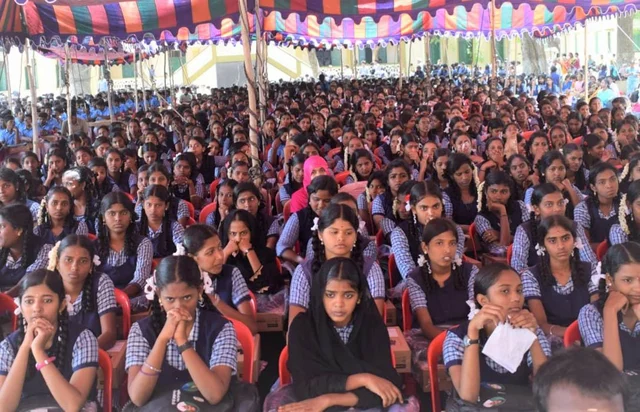 ‘முதல்வர் மாவட்டத்துக்கு போவதே பதவி உயர்வுதான்!’ - கலெக்டரைக் கலாய்த்த அமைச்சர் வீரமணி